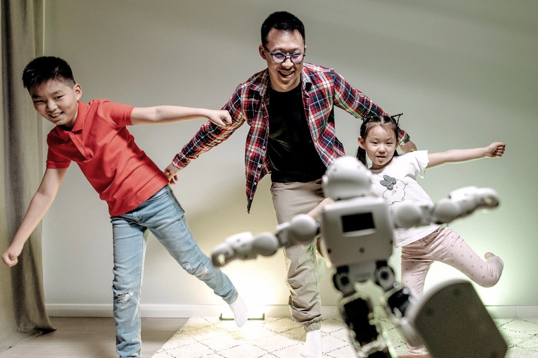 30 Exercise Games and Indoor Activities to Get Kids Moving Try a little freeze dancing, robot style! Photo courtesy of Pavel Danilyuk via Pexels
